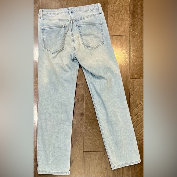 High Rise Light Blue Jeans - Picture 3 of 7